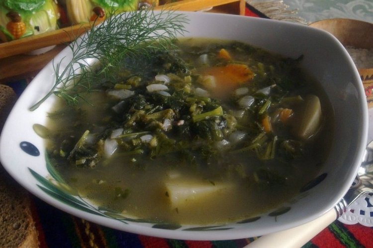 Sopa de ortigas y acedera magra a la lumbre