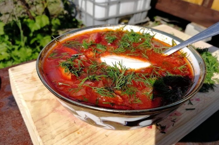 Borsch en caldero a la lumbre