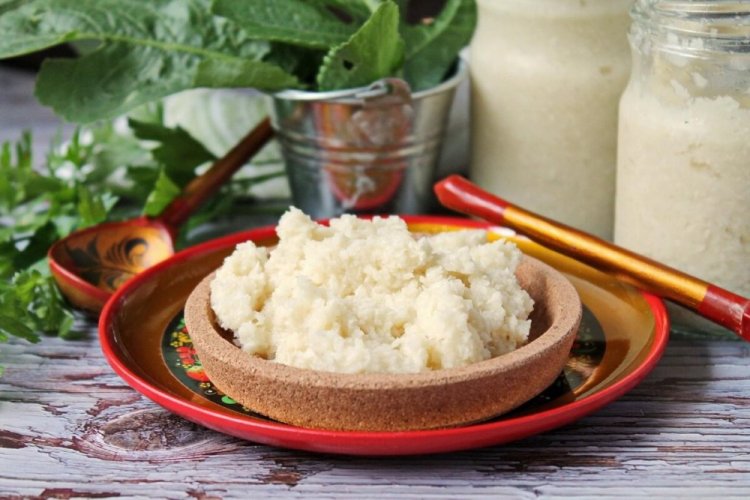 Table Horseradish with Vinegar for Winter
