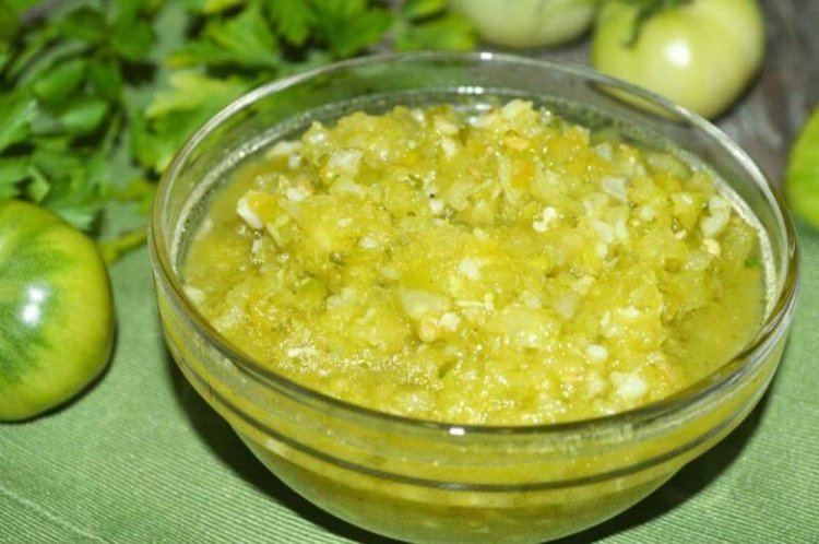 Green Tomatoes with Horseradish for Winter