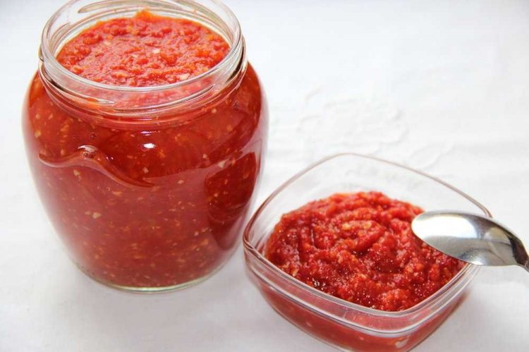 Adjika with Horseradish (No Cooking) for Winter