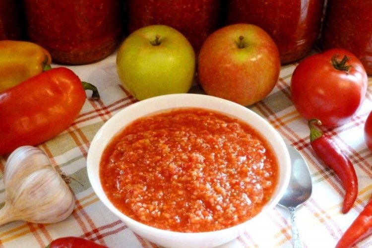 Adjika with Horseradish and Apples for Winter