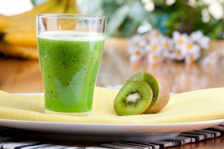 Celery and Kiwi Juice