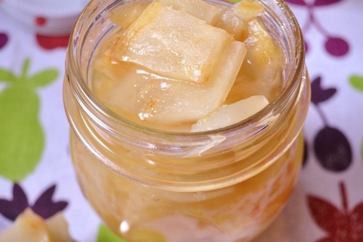 Mermelada cruda de raíz de apio para el invierno