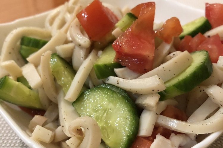 Ensalada saludable de calamares y apio
