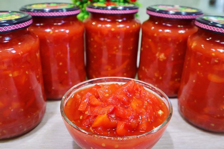 Pimientos morrones en tomate con vinagre