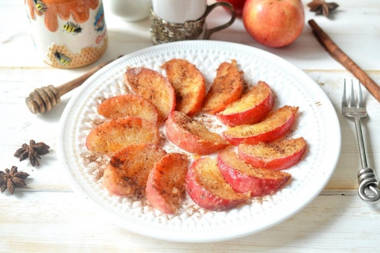 Manzanas fritas con canela