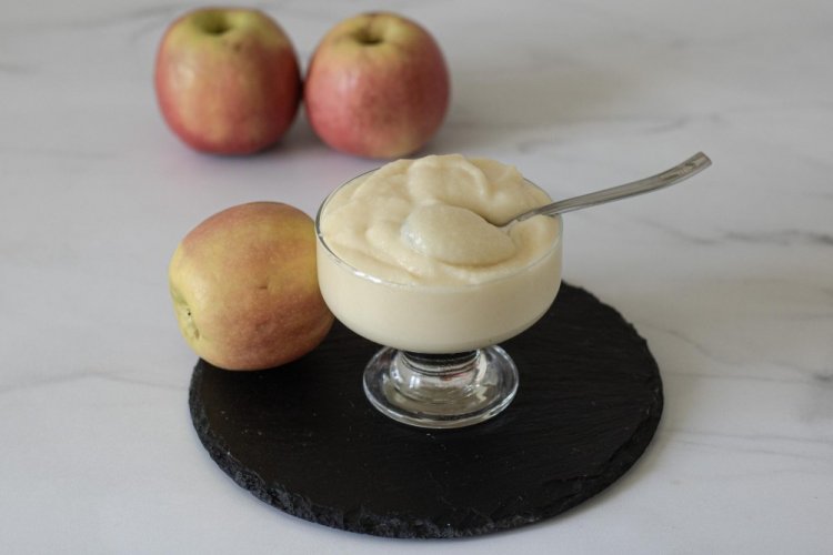 Mousse de manzana con sémola