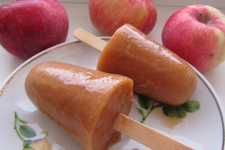 Helado de manzana y leche condensada