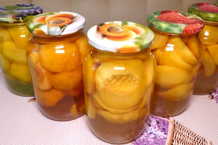 Nectarines in Syrup for Winter