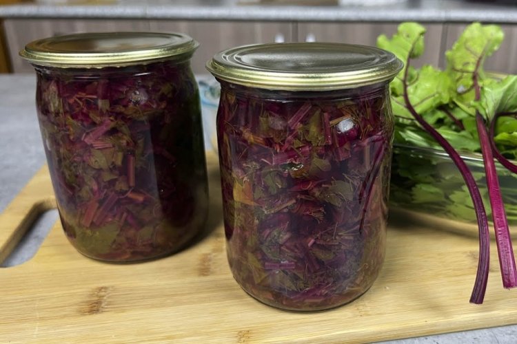 Hojas de remolacha fermentadas para el invierno