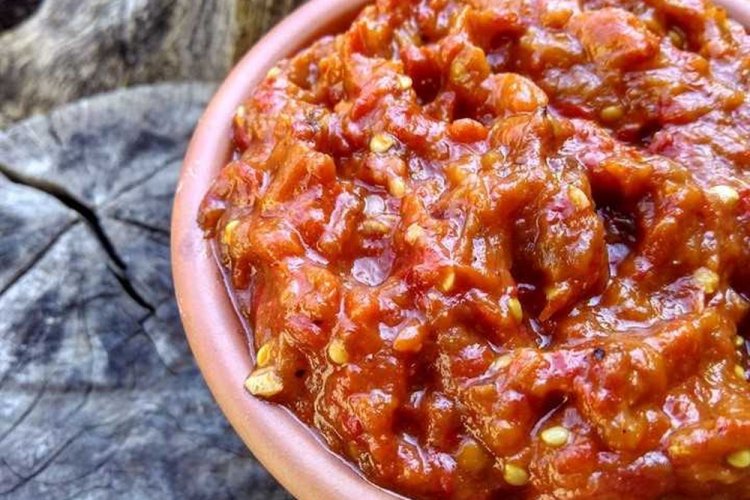 Ajvar a la parrilla para el invierno