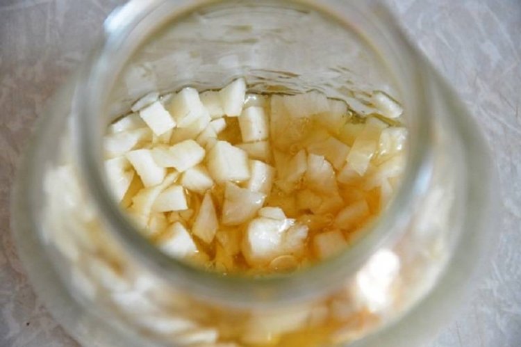 Rábano con miel y limón para el invierno