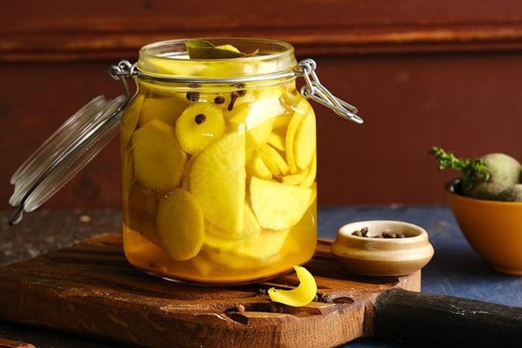 Rábano encurtido con limón para el invierno