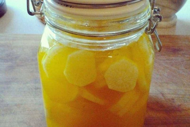 Rábano encurtido para el invierno