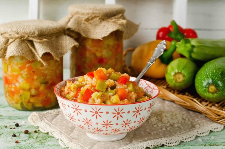 Ensalada de calabacín con arroz para el invierno