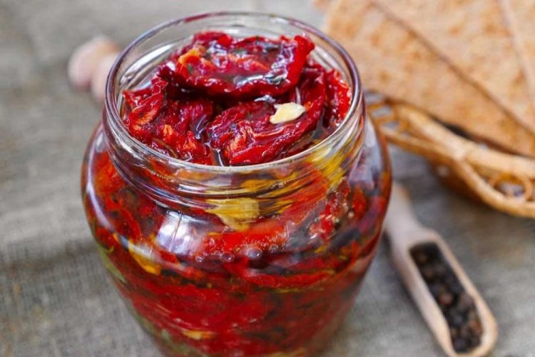 Tomates secos con ajo