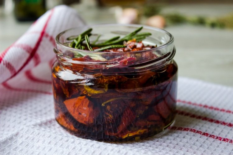 Tomates secos con romero