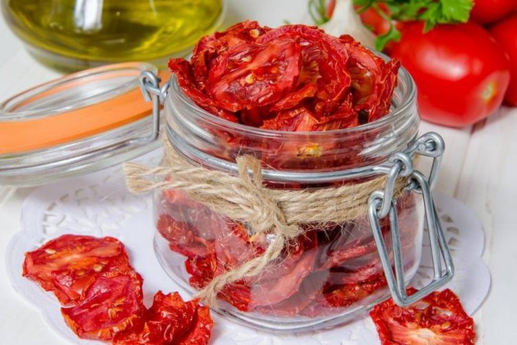 Tomates secos sin aceite para el invierno