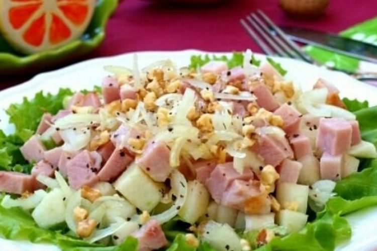 Salad with Pear and Ham