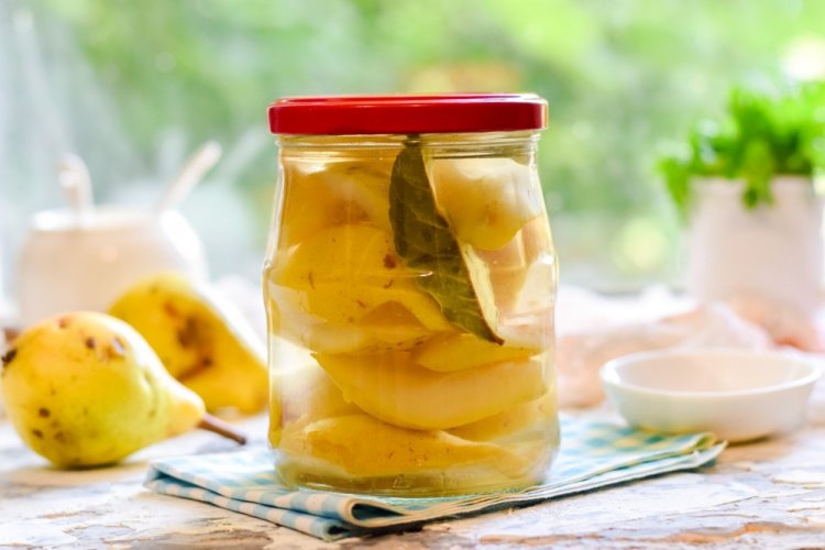 Pickled Pears for Winter