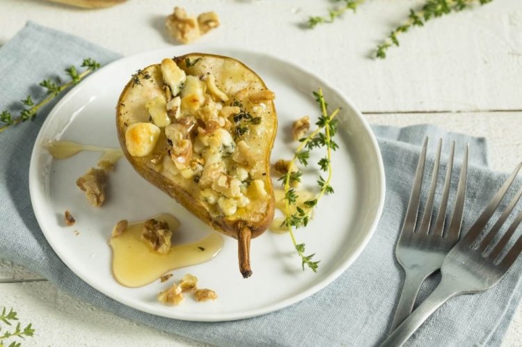 Baked Pear with Blue Cheese