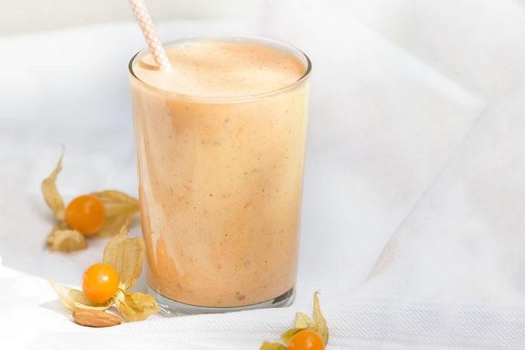 Smoothie de physalis y leche de almendras