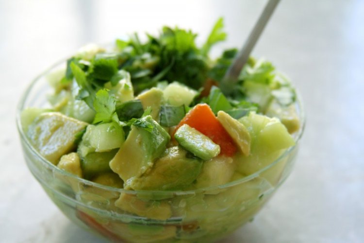 Ensalada de physalis y aguacate