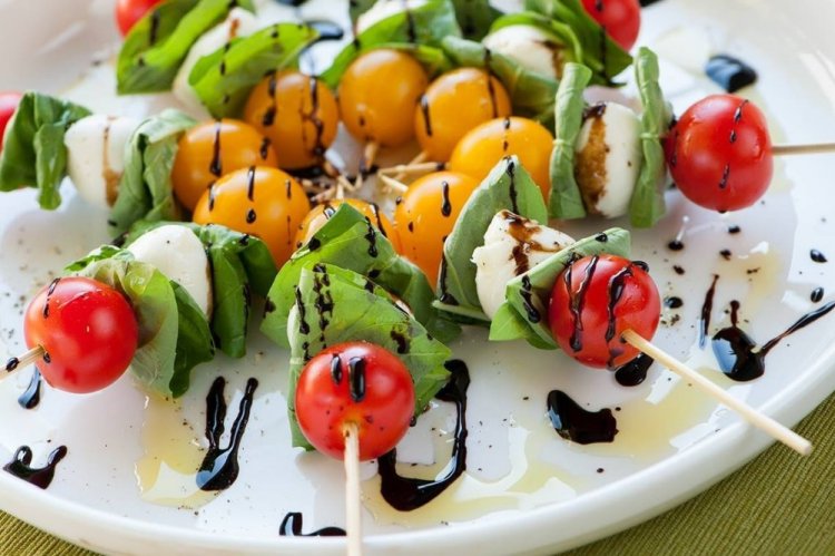 Canapés de physalis y tomates cherry