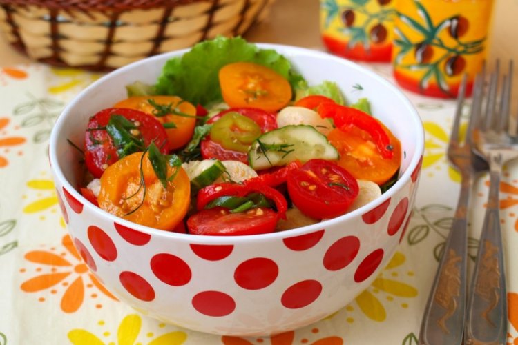 Ensalada de verduras con physalis