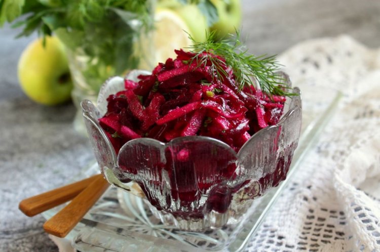 Ensalada de remolacha con manzanas para el invierno