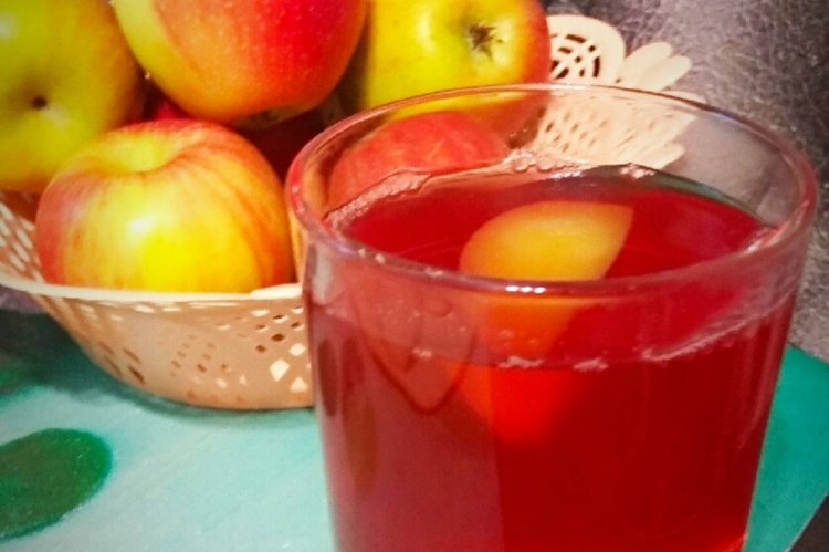 Compota de manzana con remolacha para el invierno