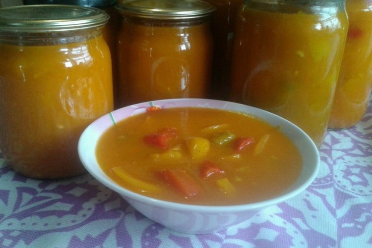Lecso de tomates amarillos y pimientos morrones