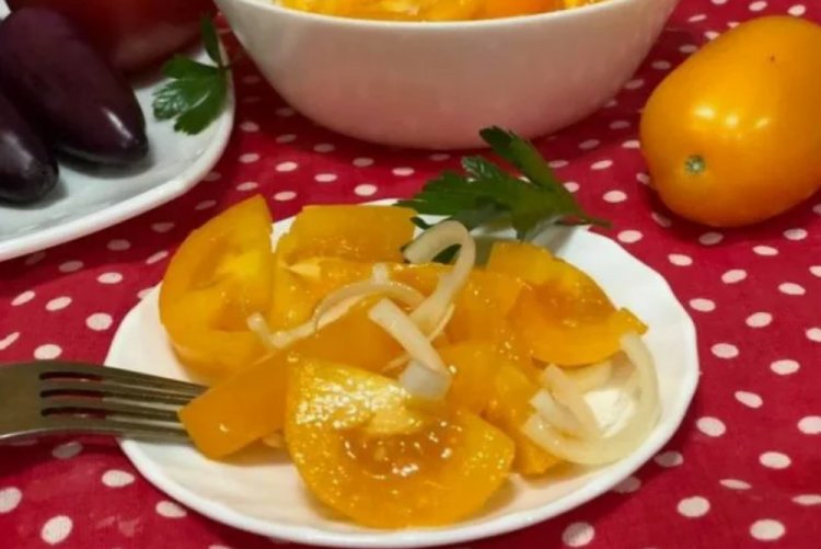 Ensalada de tomates amarillos para el invierno