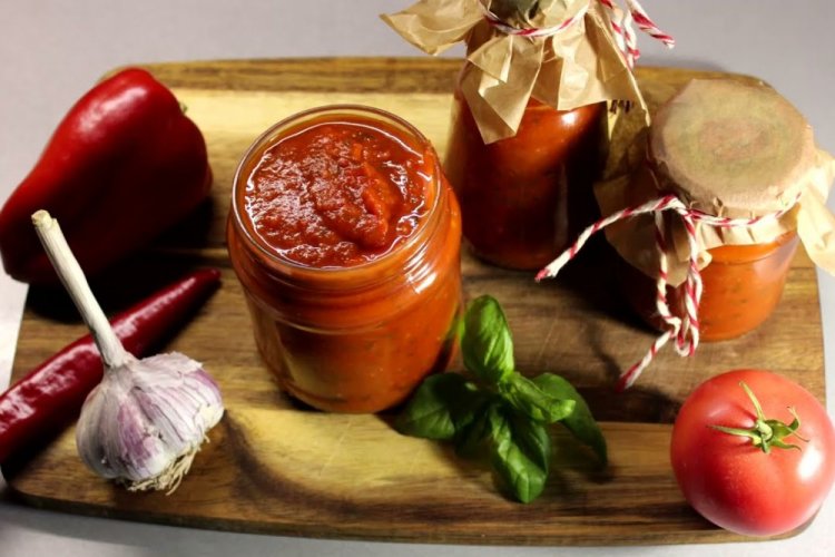 Suggo Sauce with Basil and Balsamic Vinegar for Winter