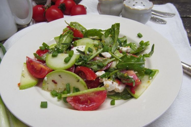 Fresh Zucchini and Tomato Salad
