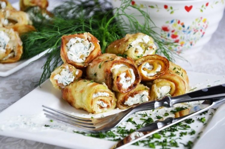Zucchini Appetizer Rolls with Cottage Cheese