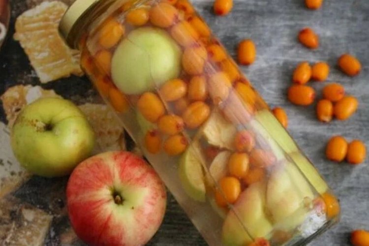 Sea Buckthorn and Apple Compote for Winter