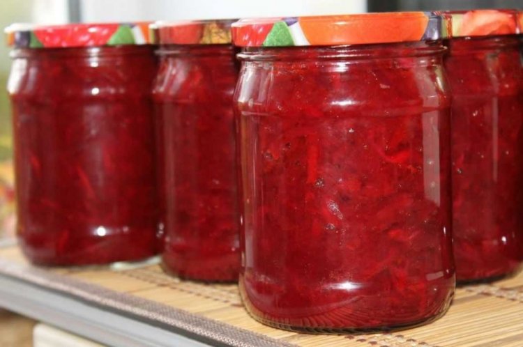 Beetroot with Apples for Winter Without Sterilization