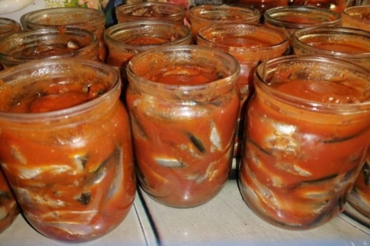 Boiled Sprat Salad for Winter