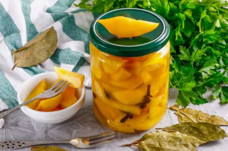 Membrillo encurtido para el invierno