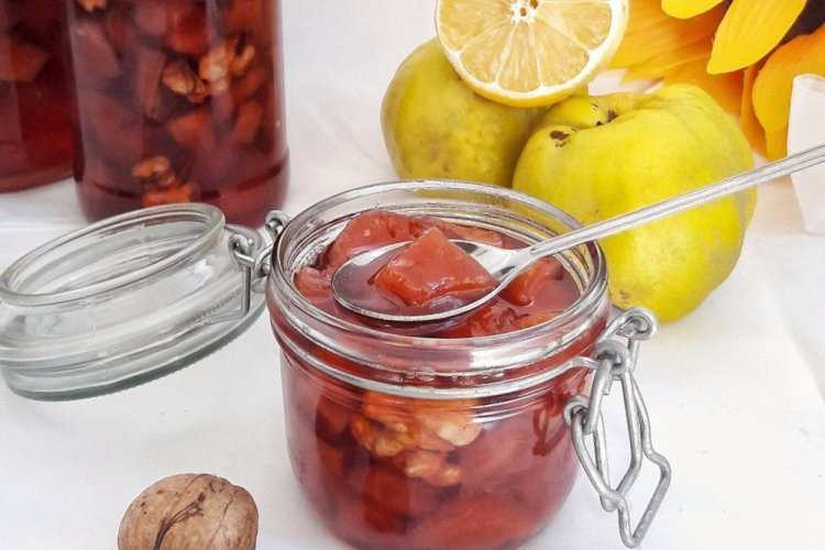 Mermelada de membrillo con nueces