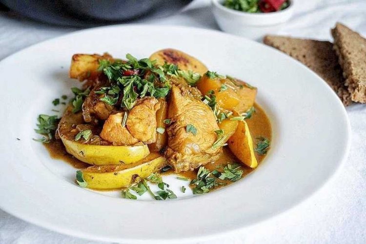 Pollo con membrillo en salsa de soja