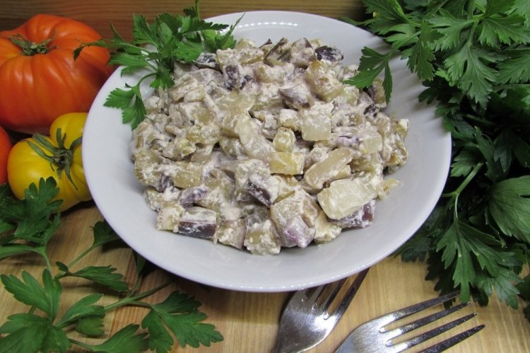 Stewed Eggplant in Sour Cream with Garlic
