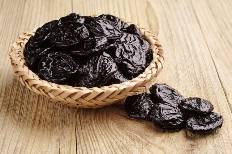 Prunes in the Oven for Winter