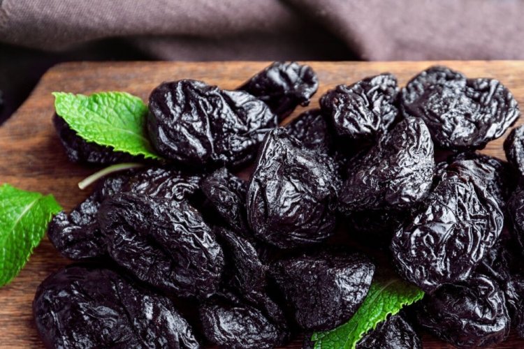 Prunes in Syrup for Winter