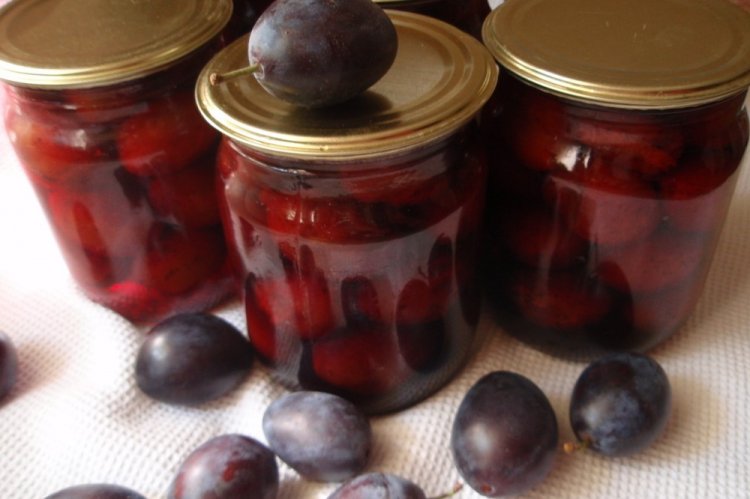 Prunes in Their Own Juice for Winter