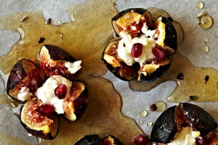 Baked Figs with Camembert and Honey
