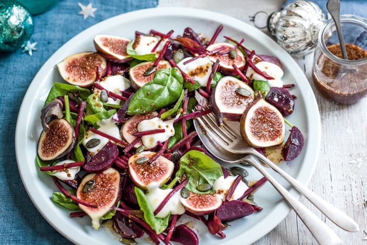 Salad with Figs, Spinach, and Beets