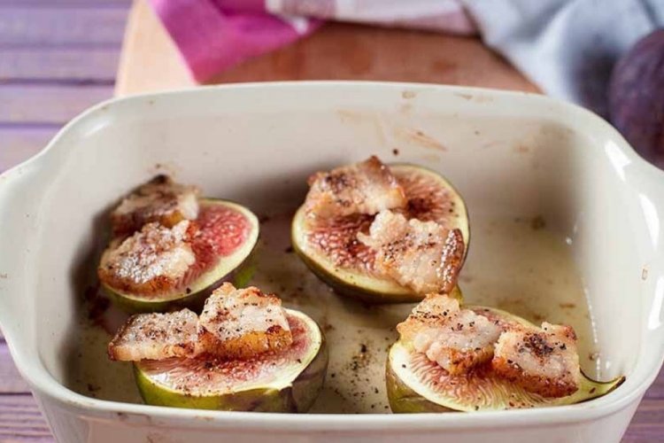 Baked Figs with Bacon